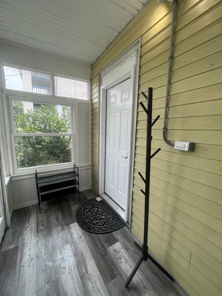 Building Photo - 222 Prescott Ave
