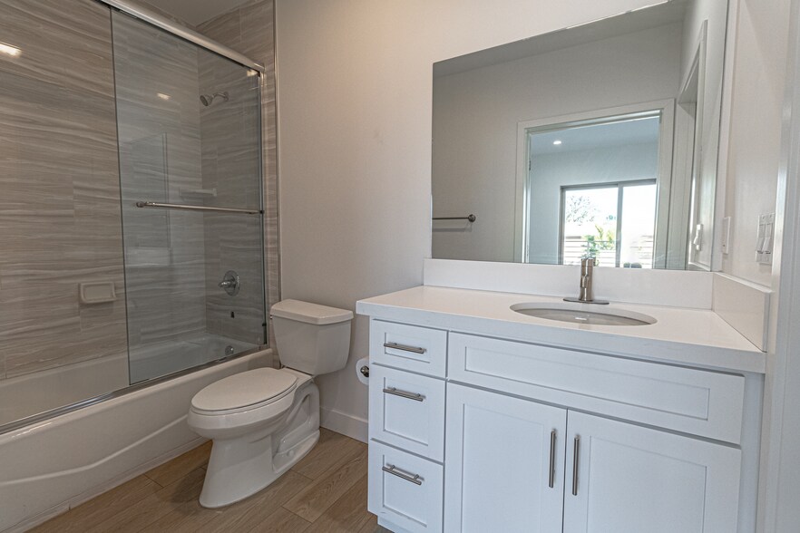 Building Photo - 3672 W Imperial Hwy