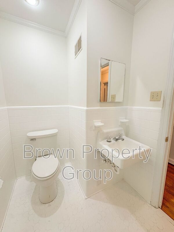 Building Photo - 2522 Mirror Lake Dr