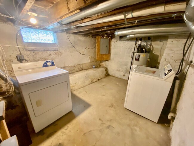 Building Photo - 304