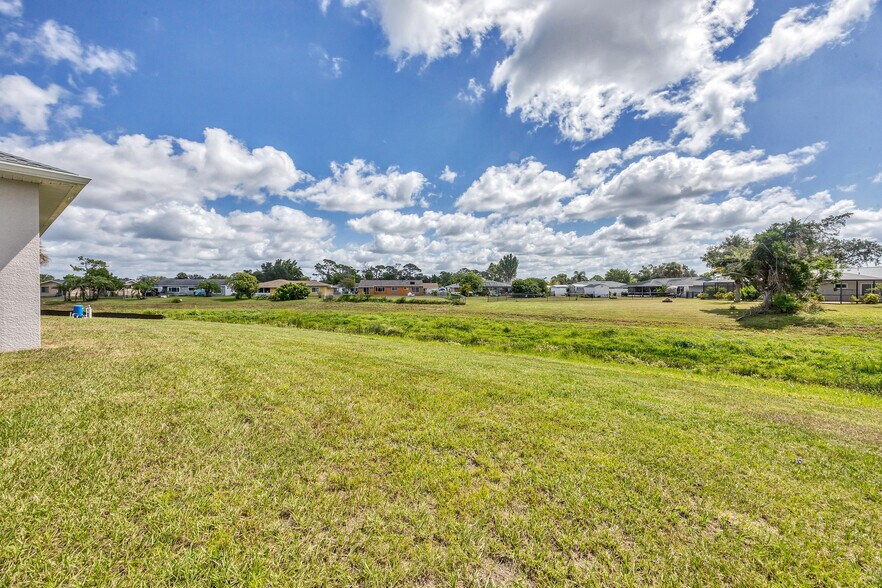 Building Photo - 7807 Chesebro Ave