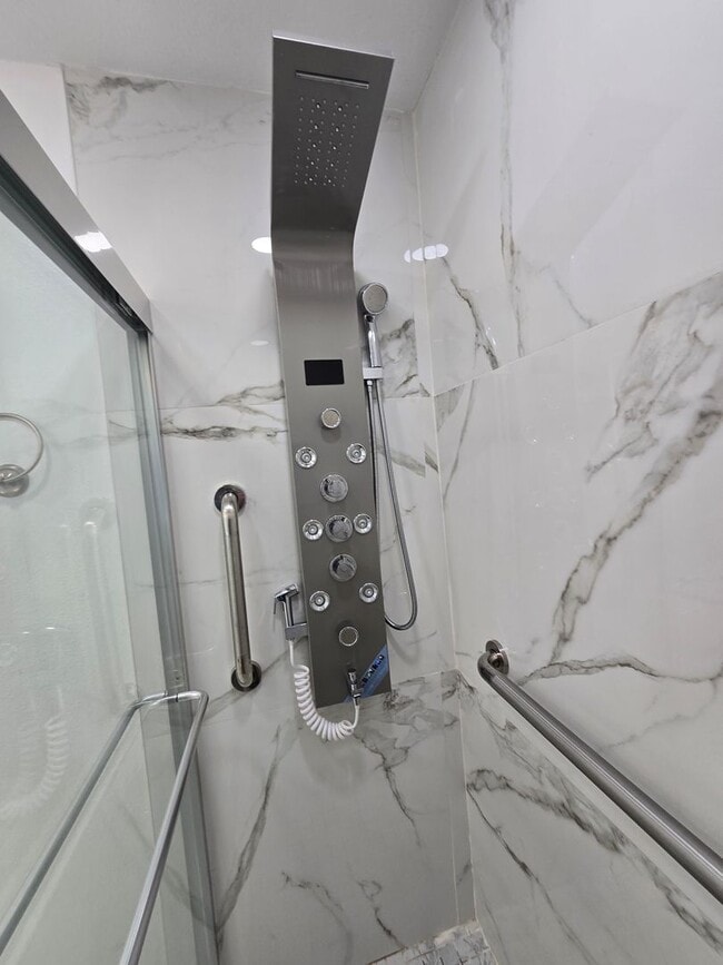 Building Photo - Stunning Fully Renovated Townhouse for rent in Land O' Lakes – Your Dream Home Awaits!