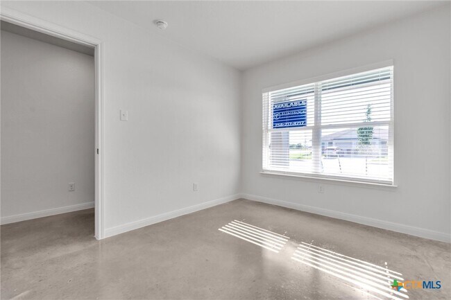 Building Photo - 902 Cherry Laurel Ln