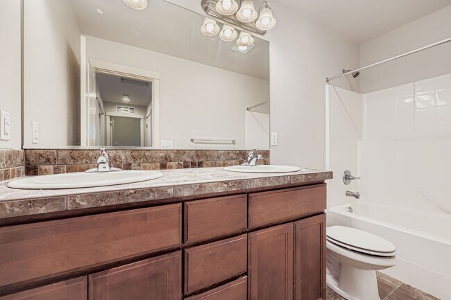 Building Photo - Beautifully Finished 4 Bed 2.5 Bath Bothel...