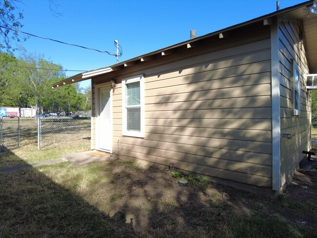 Building Photo - 723 Quinlan St