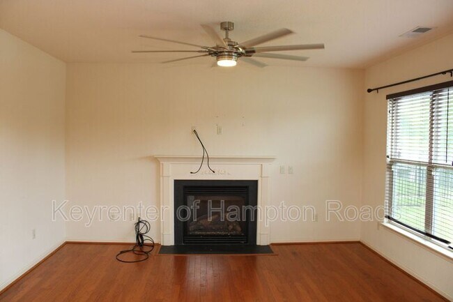 Building Photo - 3901 Grand Isle Dr