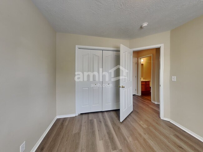 Building Photo - 1364 N El Camino Ave