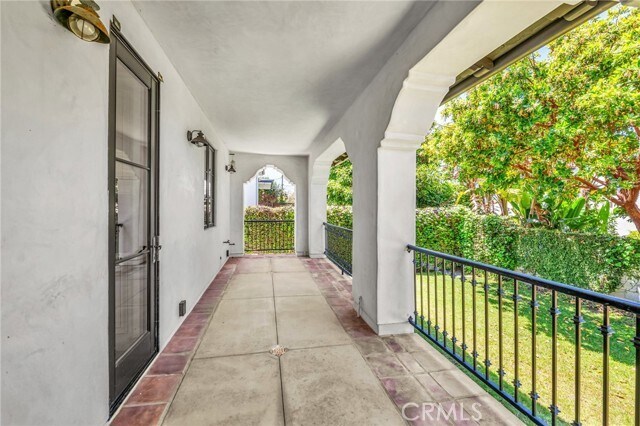 Building Photo - 221 Vía Alameda