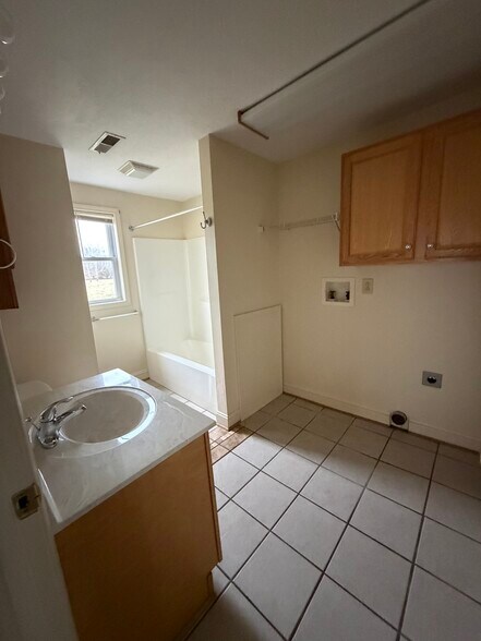 Building Photo - 3144 Evergreen Rd