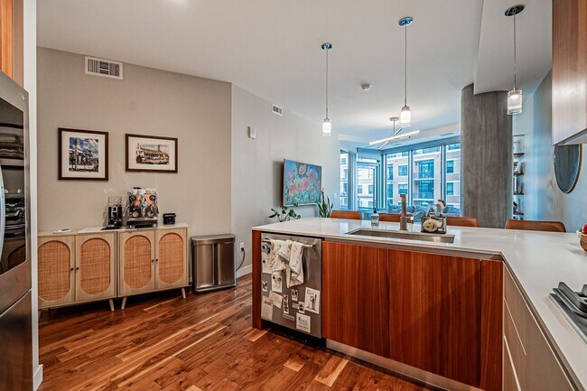 Building Photo - LUX 1BD, 1.5BA Lakehouse Condo with Bonus Den