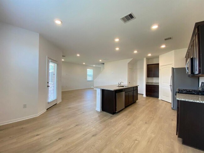 Building Photo - 408 Brody Ln