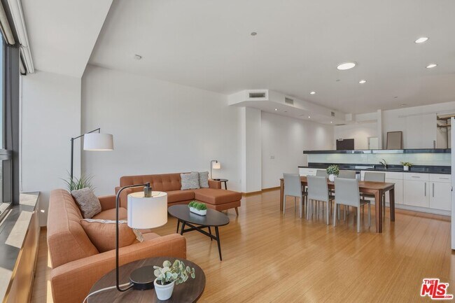 Building Photo - 1100 Wilshire Blvd