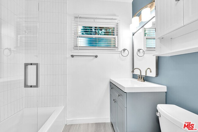 Building Photo - 926 N Spaulding Ave