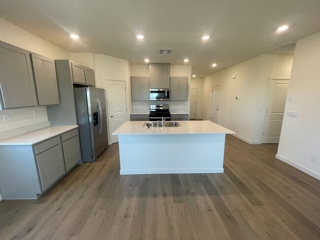 Building Photo - Brand New DR Horton Home!