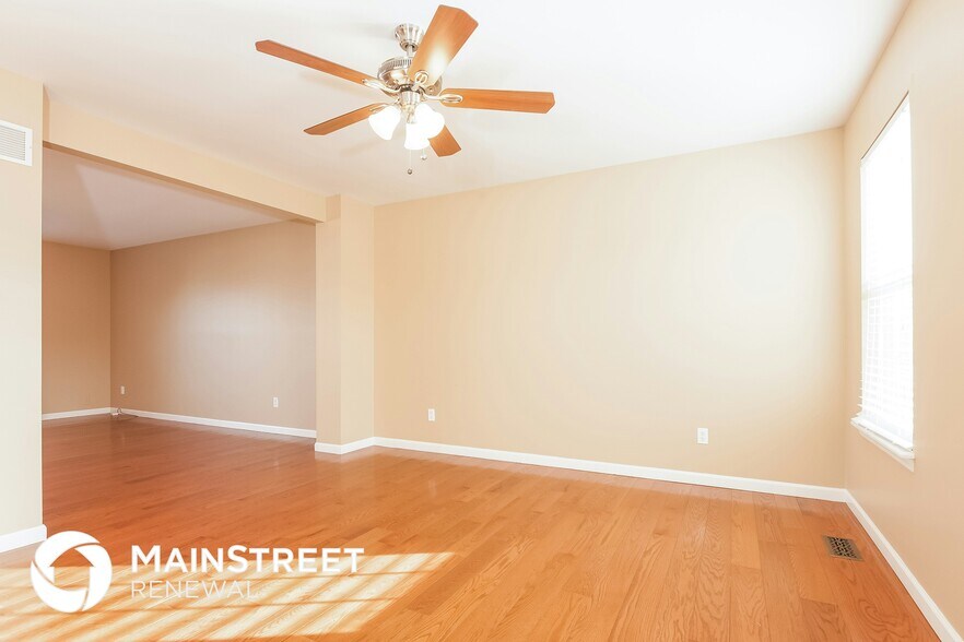 Building Photo - 2303 Pond Ct