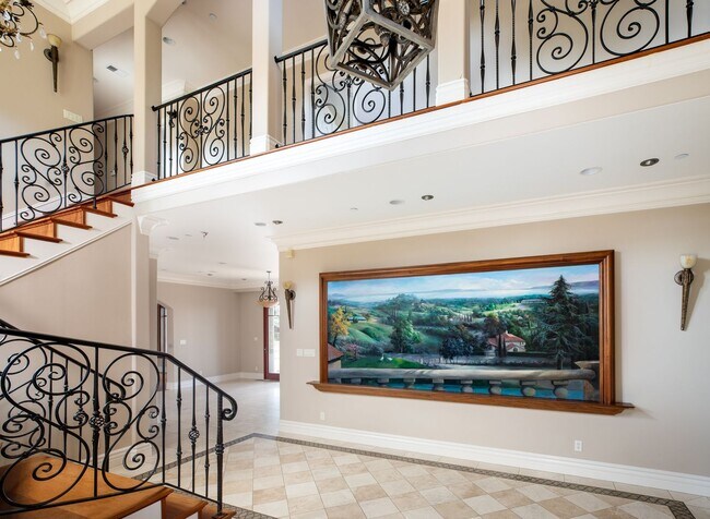 Building Photo - Amazing home, with incomparable views and privacy, but close in convenience!