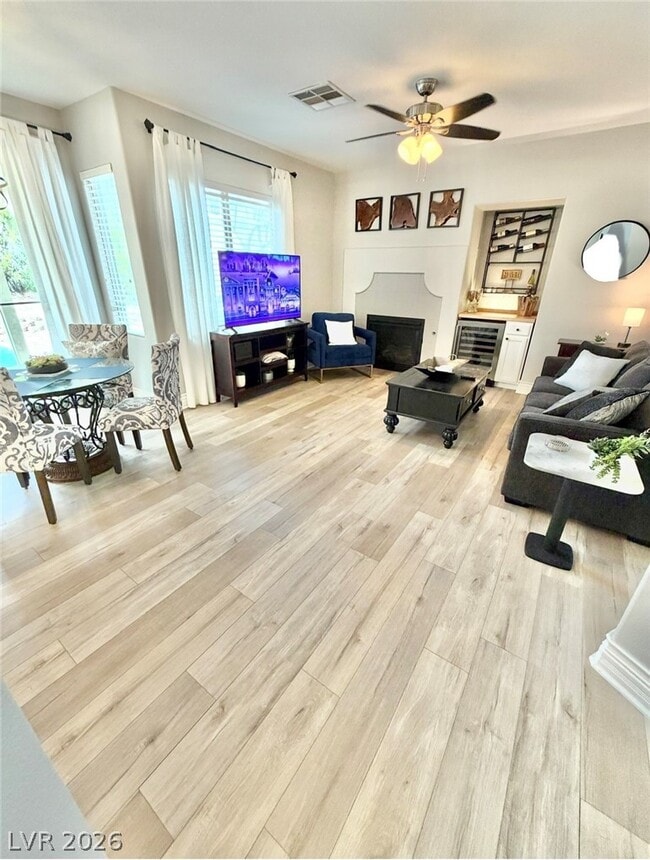 Building Photo - 399 Center Green Dr