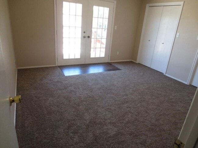 Building Photo - Amazing Home in Bloomington Hills