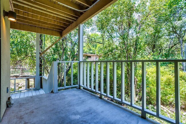 Building Photo - 3231 Tarryhollow Dr