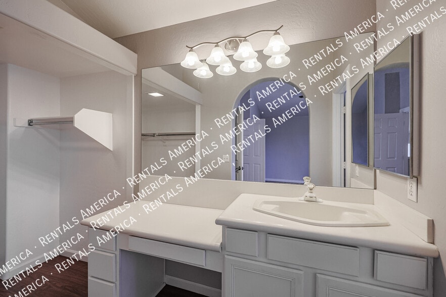 Building Photo - 3440 E Southern Ave