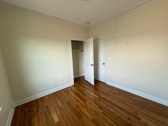 Building Photo - 398 Cator Ave