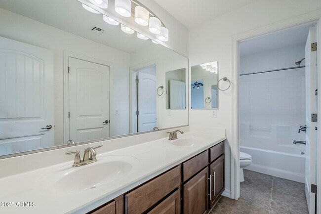 Building Photo - 2744 E Donato Dr