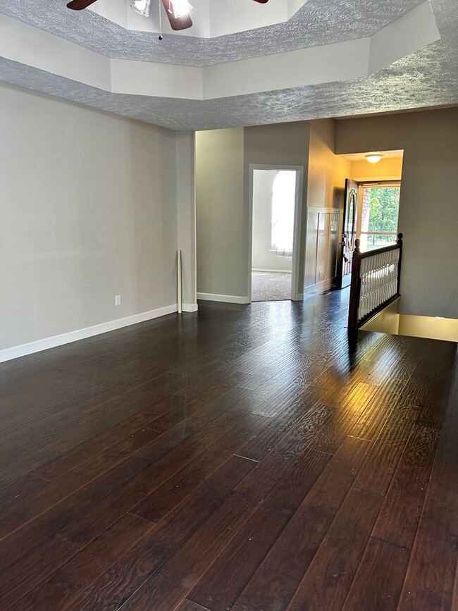 Building Photo - PRICE DROP/SHORT TERM LEASE! Beautiful 3 b...