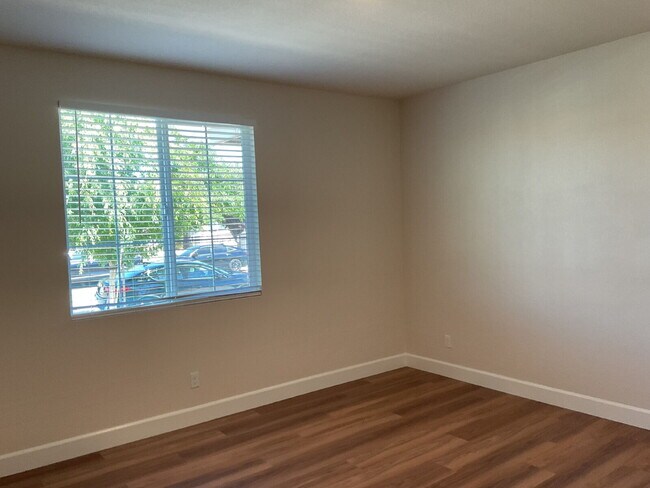 Building Photo - 644 Albany St