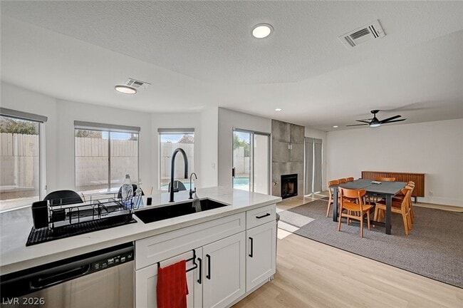 Building Photo - 3200 Ivory Coast Dr