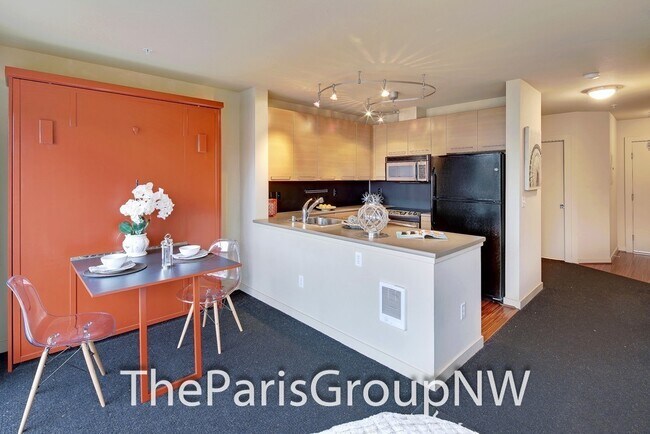 Building Photo - Fabulous Capitol Hill Condo w/View & Tons ...