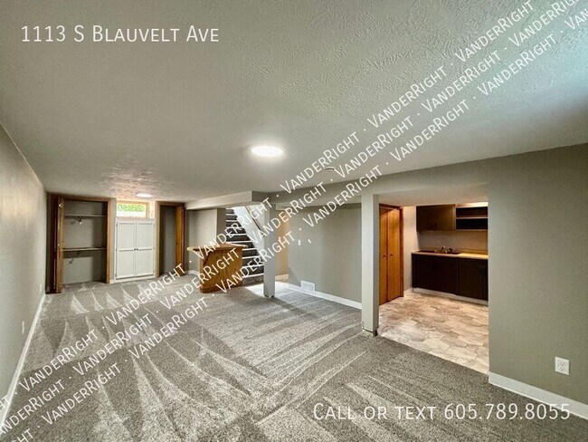 Building Photo - 1113 S Blauvelt Ave