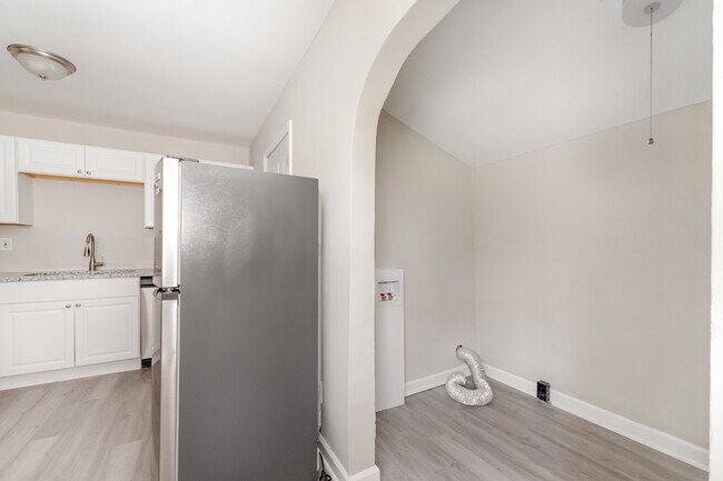 Building Photo - 815 Norwood Dr