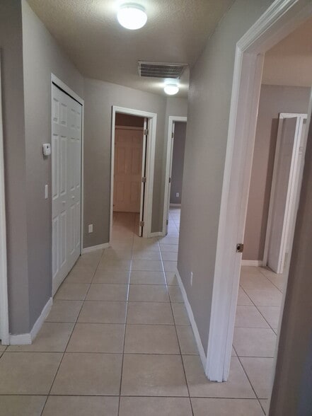 Building Photo - 5039 Locke Ln