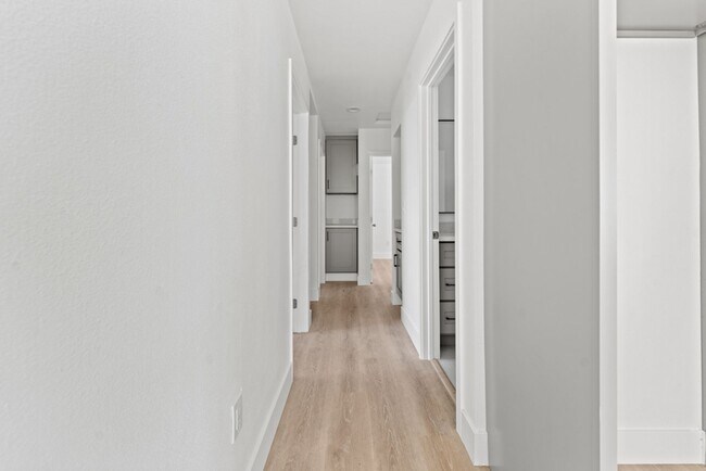 Building Photo - 13615 Glenhaven Dr