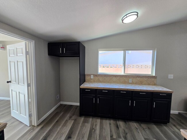 Building Photo - Spacious 4- Bedroom Remodeled Home in Palm...