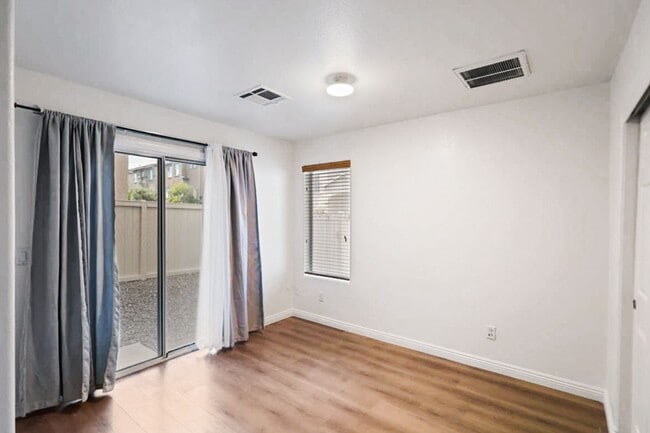 Building Photo - Beautiful 3 Bed Home With 3 Full Baths And Bed and Full Bath On 1st Floor