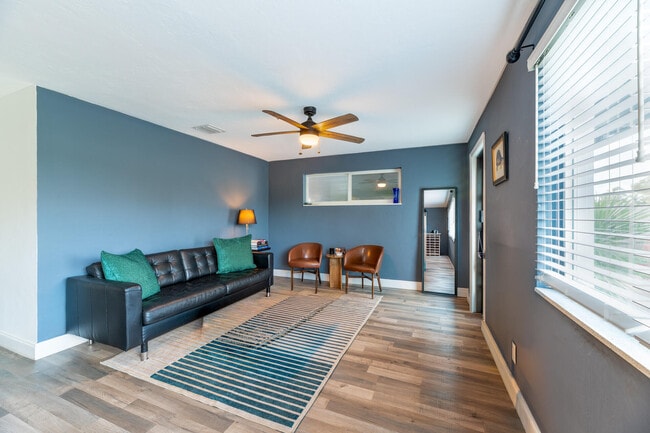 Building Photo - 5840 NE 1st Terrace