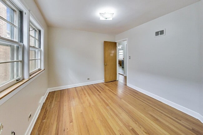 Building Photo - 6210 N Harding Ave