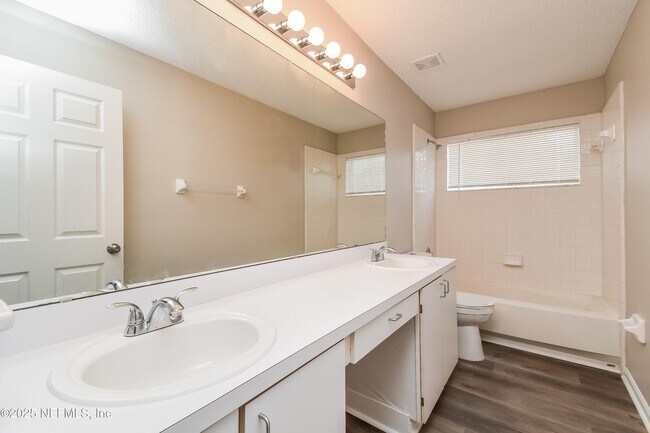 Building Photo - 8854 Rose Hill Dr N