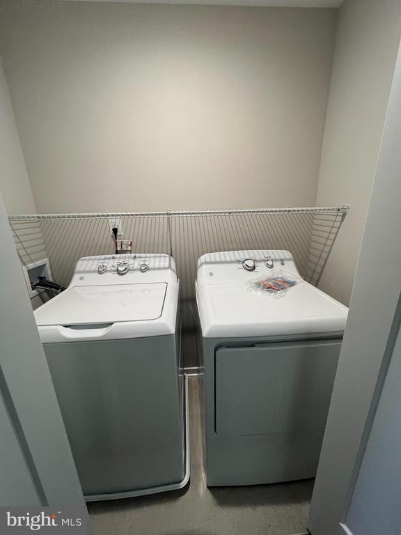 Building Photo - 350 W 11th St