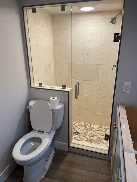 Bathroom - 2112 W Bowling Ave