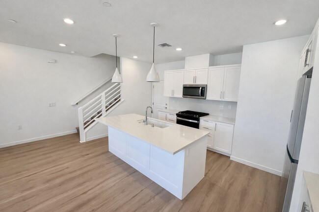 Building Photo - Gorgeous Newly Constructed Townhome