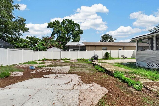 Building Photo - 8114 N Edison Ave