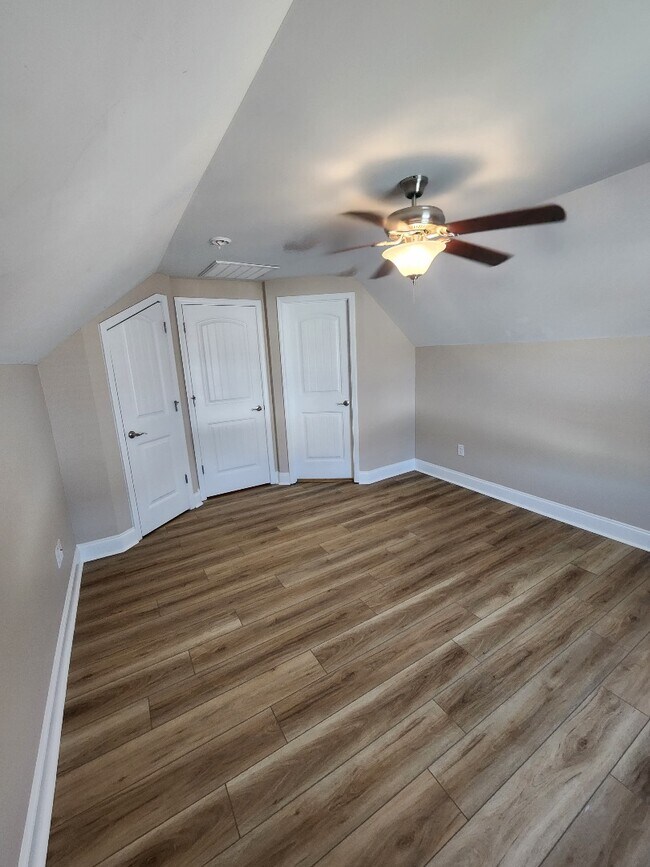 Building Photo - 223 Leadoff Dr