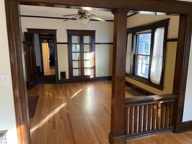 Dining Room with built-in cabinet - 40 WEIDER ST
