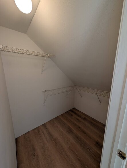 Building Photo - 301 Riverdale Dr