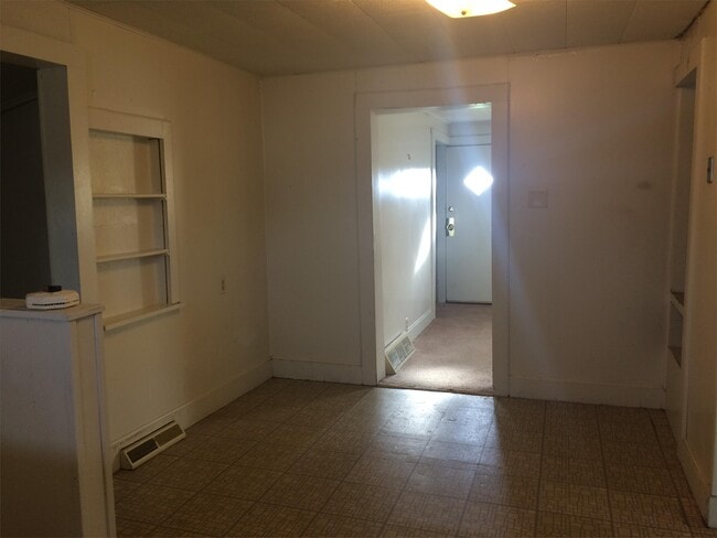 Building Photo - 1923 E Ridgeway Ave