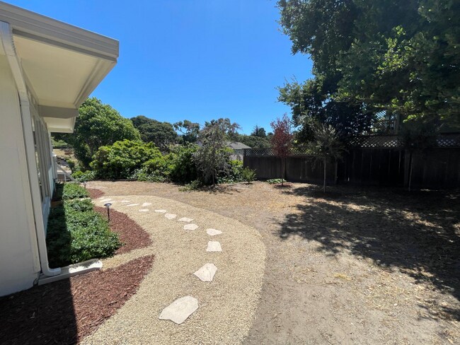 Building Photo - 830 Avalon Pl
