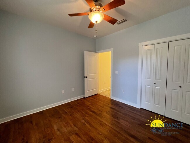 Building Photo - Walsh Glen Estates Crestview Home, call to...