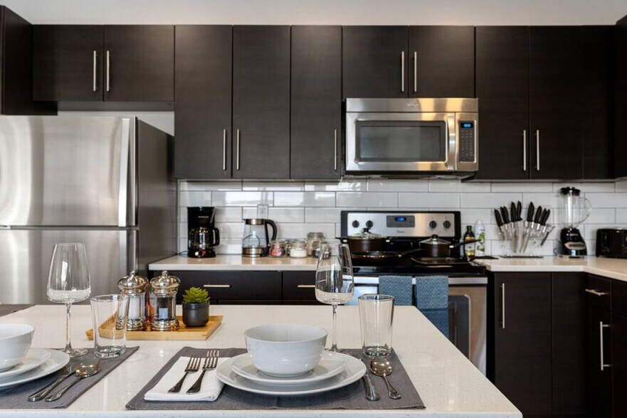 Building Photo - 489 E 400 S